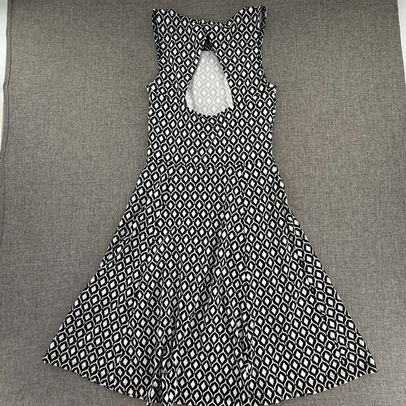 H&M Fit & Flare Dress Black & White XS Sleeveless Open Back Round Neck Geometric - Picture 10 of 12
